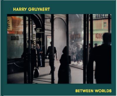 Couverture de Between worlds par Harry Gruyaert