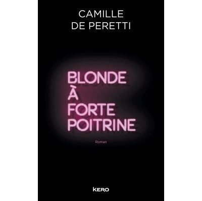 Blonde à forte poitrine
