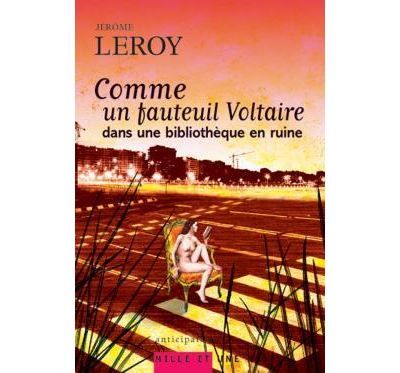 Comme un fauteuil Voltaire dans une bibliothèque en ruine