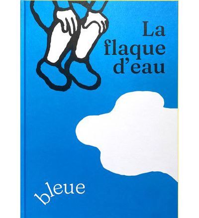 La flaque d'eau bleue