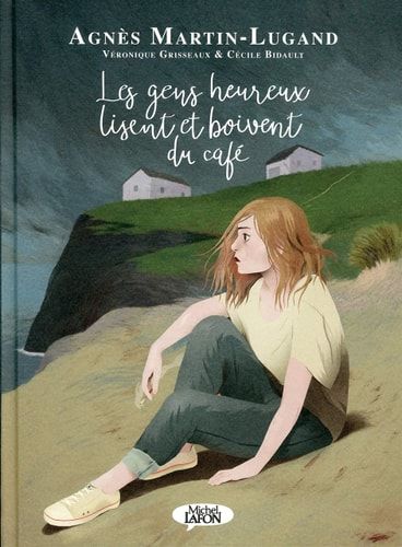 Les gens heureux lisent et boivent du café
