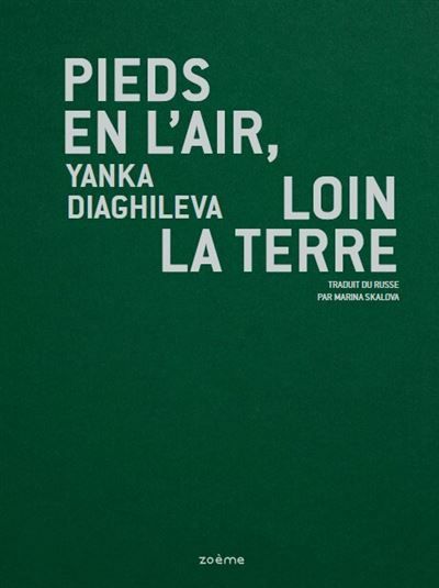 Pieds en l'air, loin la terre