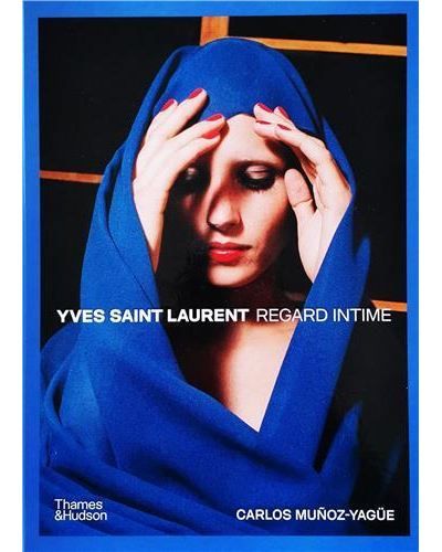 Yves Saint Laurent, regard intime - un univers créatif révélé...